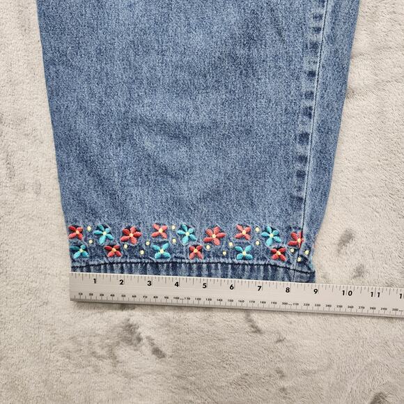 Vintage AMI Jeans Womens L Blue Pull On Denim Capri Embroidered Floral Hem - Picture 11 of 12
